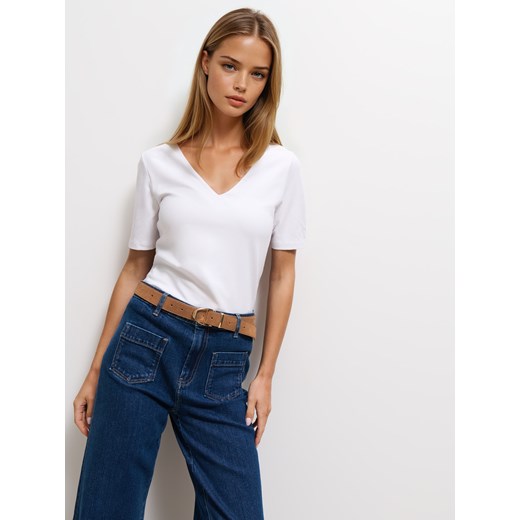 Mohito - T-shirt z dekoltem V - biały ze sklepu Mohito w kategorii Bluzki damskie - zdjęcie 185579803