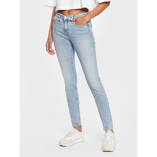 Calvin Klein Jeans Jeansy J20J220246 Niebieski Skinny Fit ze sklepu MODIVO w kategorii Jeansy damskie - zdjęcie 185583484