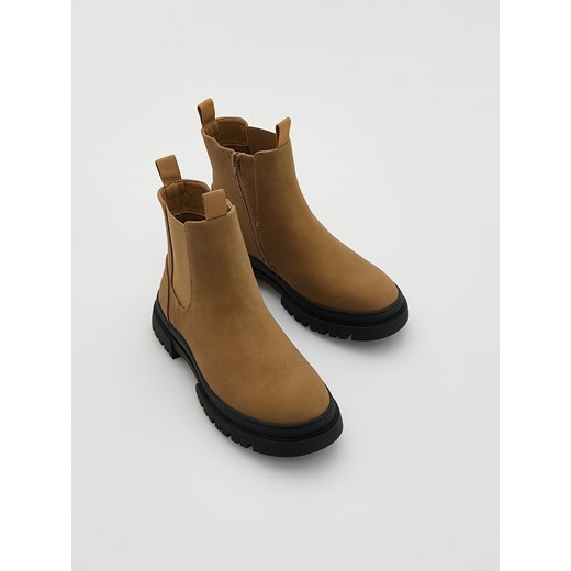 Reserved - Botki z elastyczną wstawką - brązowy Reserved 33 Reserved