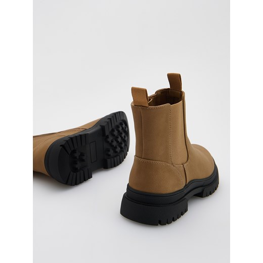Reserved - Botki z elastyczną wstawką - brązowy Reserved 33 Reserved