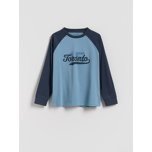 Reserved - Bawełniany longsleeve z nadrukiem - jasnoniebieski ze sklepu Reserved w kategorii T-shirty chłopięce - zdjęcie 185590143