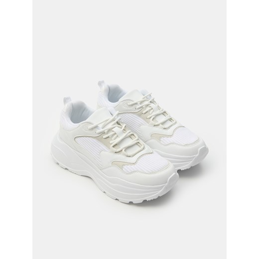 Sinsay - Sznurowane sneakersy z imitacji skóry - biały Sinsay 37 Sinsay