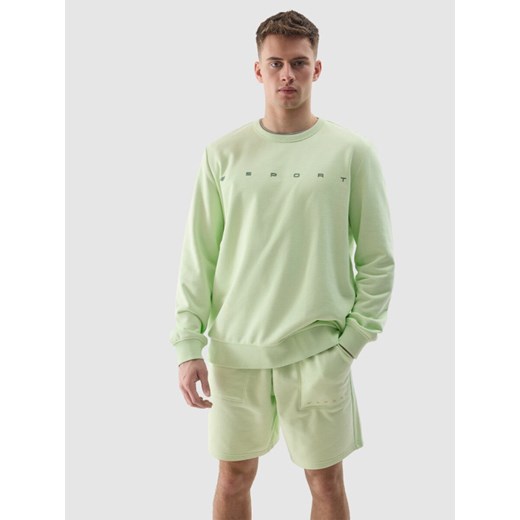 Męska bluza dresowa nierozpinana bez kaptura 4F 4FWSS24TSWSM1009 - zielona ze sklepu Sportstylestory.com w kategorii Bluzy męskie - zdjęcie 185598822