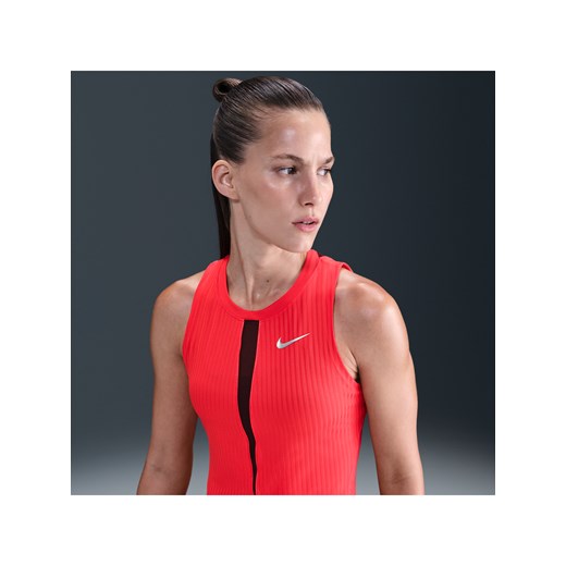 Damska koszulka tenisowa bez rękawów Dri-FIT NikeCourt Slam - Czerwony ze sklepu Nike poland w kategorii Bluzki damskie - zdjęcie 185602244