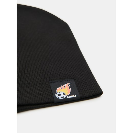 Sinsay - Prążkowana czapka z kolorową naszywką - czarny Sinsay M Sinsay