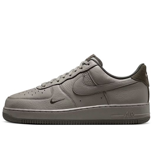 Buty męskie Nike Air Force 1 '07 LV8 HM9483-300 - szare ze sklepu streetstyle24.pl w kategorii Buty sportowe męskie - zdjęcie 185617541