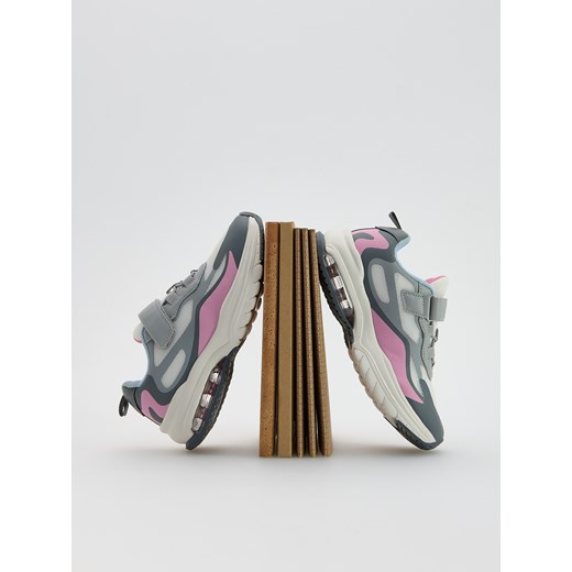 Reserved - Sneakersy z zapięciem na rzep - jasnoszary ze sklepu Reserved w kategorii Buty sportowe dziecięce - zdjęcie 185626940