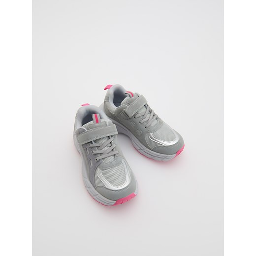 Reserved - Lekkie buty sportowe - jasnoszary ze sklepu Reserved w kategorii Buty sportowe dziecięce - zdjęcie 185633263