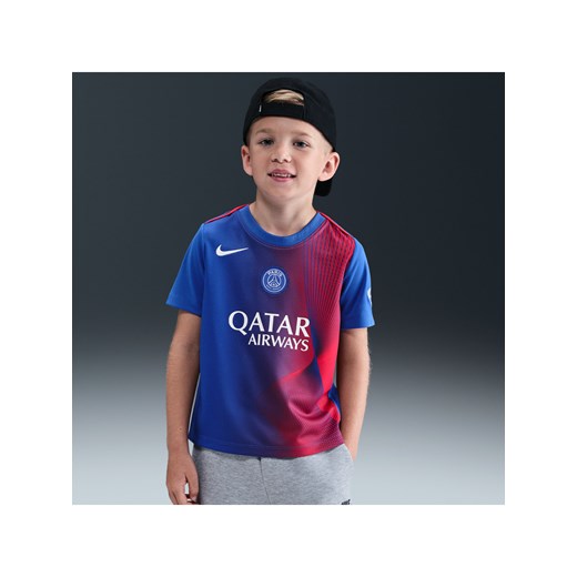 Przedmeczowa koszulka piłkarska z krótkim rękawem dla małych dzieci Nike Dri-FIT Total 90 Paris Saint-Germain Academy Pro (wersja trzecia) - Niebieski ze sklepu Nike poland w kategorii T-shirty chłopięce - zdjęcie 185641702