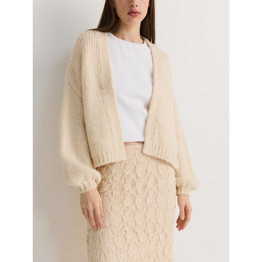 Reserved - Kardigan z obniżoną linią ramion - kremowy Reserved S okazyjna cena Reserved