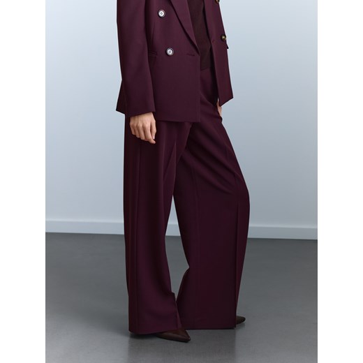 Reserved - Szerokie spodnie z kantem - burgundowy ze sklepu Reserved w kategorii Spodnie damskie - zdjęcie 185649531