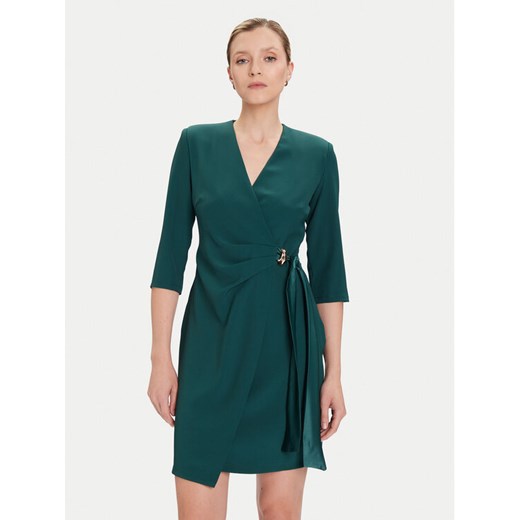 Rinascimento Sukienka koktajlowa CFC0020095002 Zielony Regular Fit ze sklepu MODIVO w kategorii Sukienki - zdjęcie 185659182