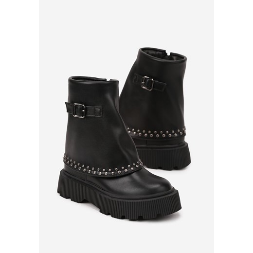 Czarne Botki z Wywiniętą Cholewką Zdobione Klamrą i Nitami Pilie 35 born2be.pl