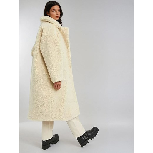 Monki Płaszcz pluszowy w kolorze kremowym Monki S promocja Limango Polska