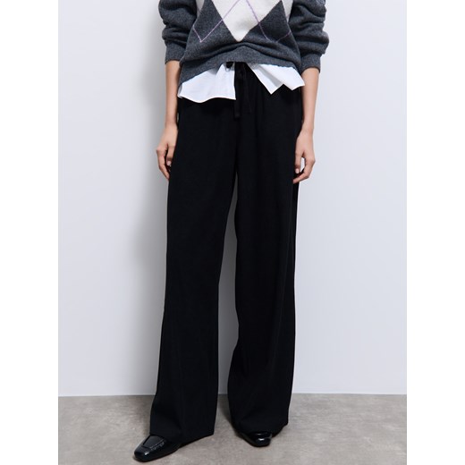 Mohito - Sztruksowe spodnie - czarny Mohito S Mohito