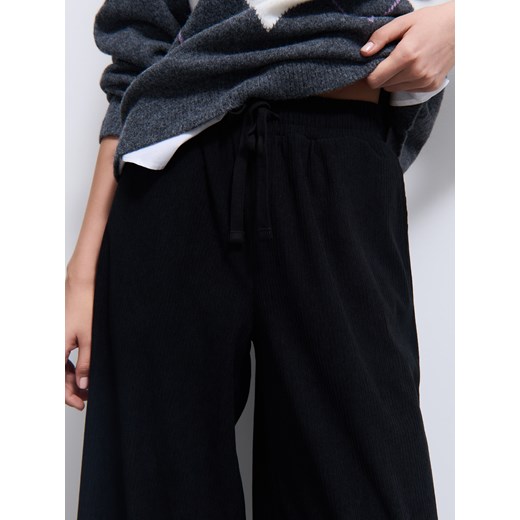 Mohito - Sztruksowe spodnie - czarny Mohito L Mohito