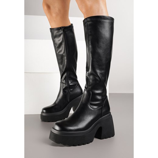Czarne Kozaki na Grubej Podeszwie i Obcasie z Dopasowaną Cholewką Astigalla ze sklepu born2be.pl w kategorii Kozaki damskie - zdjęcie 185710403