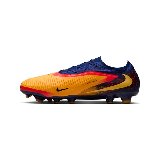 Korki piłkarskie na twardą murawę Nike Phantom 6 Low Pro „Erling Haaland” - Pomarańczowy ze sklepu Nike poland w kategorii Buty sportowe męskie - zdjęcie 185716013