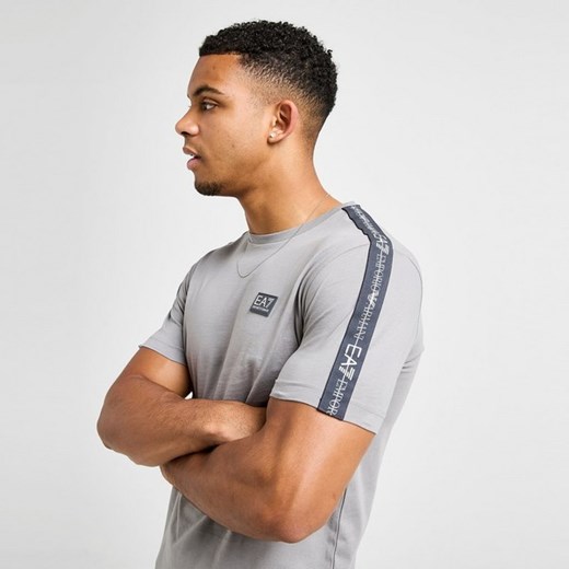EMPORIO ARMANI 7 T-SHIRT TAPE BADGE T SHARKSKIN ze sklepu JD Sports  w kategorii T-shirty męskie - zdjęcie 185724683