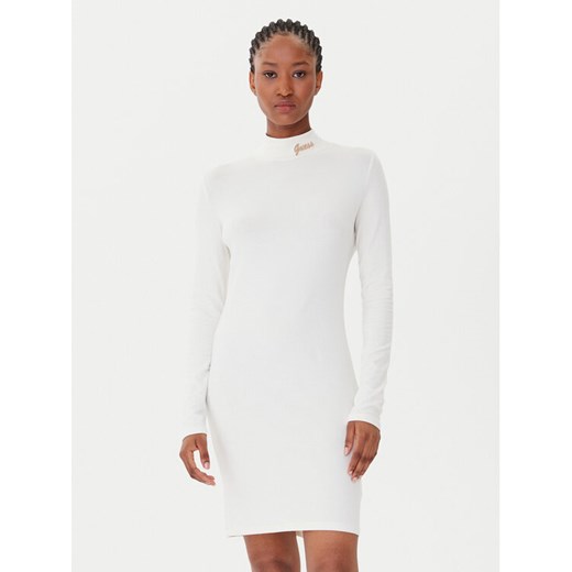 Guess Sukienka codzienna V5BK04 KCBF1 Écru Slim Fit ze sklepu MODIVO w kategorii Sukienki - zdjęcie 185737670