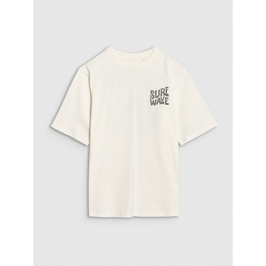 Chłopięcy t-shirt z nadrukiem 4FJRSS25TTSHM2866 - biały ze sklepu Sportstylestory.com w kategorii T-shirty chłopięce - zdjęcie 185745824
