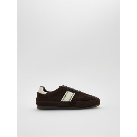 Reserved - Zamszowe sneakersy - ciemnobrązowy ze sklepu Reserved w kategorii Buty sportowe damskie - zdjęcie 185747401