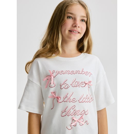 Reserved - T-shirt z aplikacją - złamana biel ze sklepu Reserved w kategorii Bluzki dziewczęce - zdjęcie 185751591
