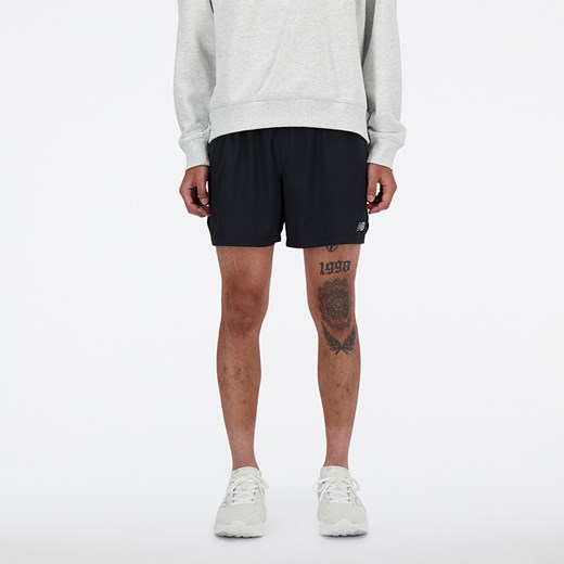 Spodenki męskie New Balance MS41286BK – czarne ze sklepu New Balance Poland w kategorii Spodenki męskie - zdjęcie 185752801