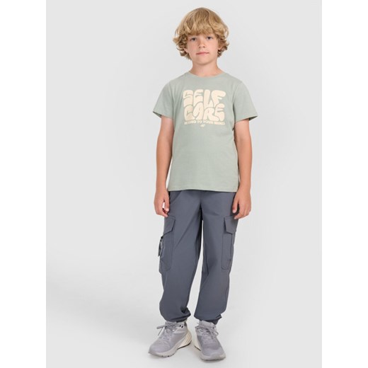 Chłopięcy t-shirt z nadrukiem 4F 4FJRAW25TTSHM3205 - zielony ze sklepu Sportstylestory.com w kategorii T-shirty chłopięce - zdjęcie 185755874