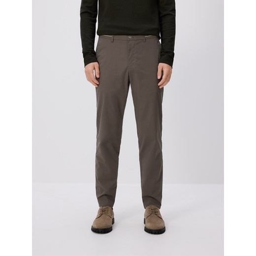 Reserved - Gładkie spodnie chino slim - khaki ze sklepu Reserved w kategorii Spodnie męskie - zdjęcie 185756860