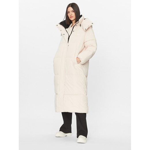 Calvin Klein Jeans Płaszcz zimowy J20J221888 Écru Oversize ze sklepu MODIVO w kategorii Płaszcze damskie - zdjęcie 185761422