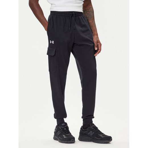 Under Armour Spodnie dresowe Ua Rival 1382134 Czarny Regular Fit ze sklepu MODIVO w kategorii Spodnie męskie - zdjęcie 185761534