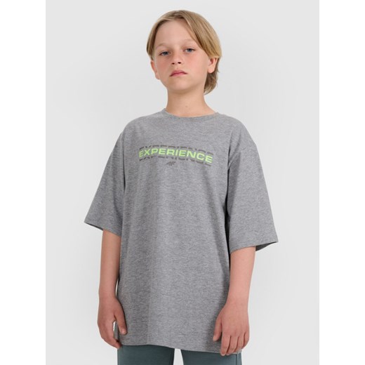 Chłopięcy t-shirt z nadrukiem 4F 4FJRAW25TTSHM3166- szary ze sklepu Sportstylestory.com w kategorii T-shirty chłopięce - zdjęcie 185769791