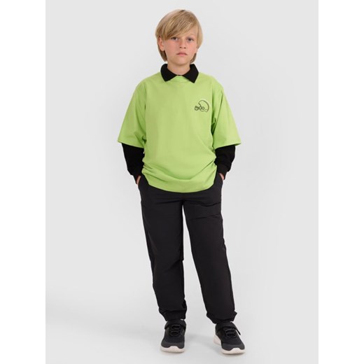 Chłopięce spodnie joggery casual 4F 4FJWAW25TTROM1259 - czarne ze sklepu Sportstylestory.com w kategorii Spodnie chłopięce - zdjęcie 185769822