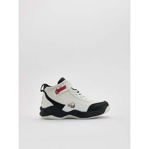 Reserved - Sneakersy Avengers - złamana biel ze sklepu Reserved w kategorii Buty sportowe dziecięce - zdjęcie 185778524