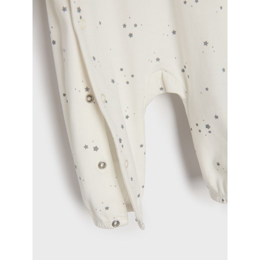 Sinsay - Pajacyk z elastycznej dzianiny - kremowy Sinsay 56 (Newborn) Sinsay