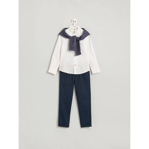 Reserved - Strukturalne spodnie chino z paskiem - granatowy ze sklepu Reserved w kategorii Spodnie chłopięce - zdjęcie 185780554