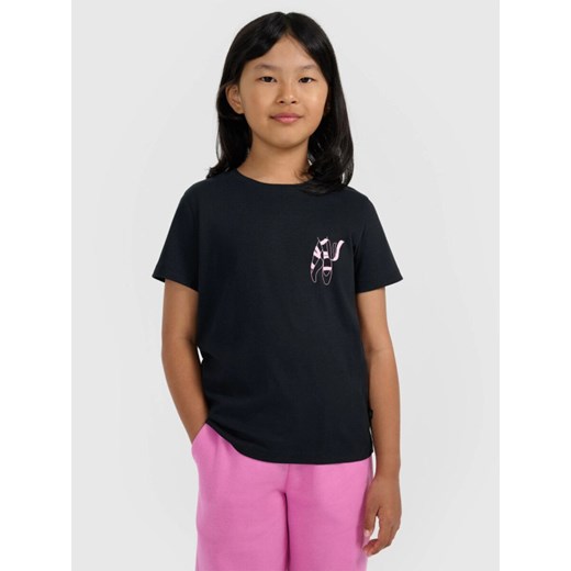 Dziewczęcy t-shirt z nadrukiem 4F 4FJWAW25TTSHF2396 - czarny ze sklepu Sportstylestory.com w kategorii Bluzki dziewczęce - zdjęcie 185784961