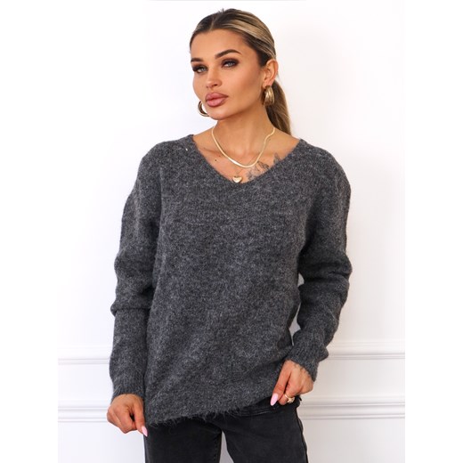 SWETER OVERSIZE Z DEKOLTEM W SEREK- CIEMNOSZARY ze sklepu olika.com.pl w kategorii Swetry damskie - zdjęcie 185794963