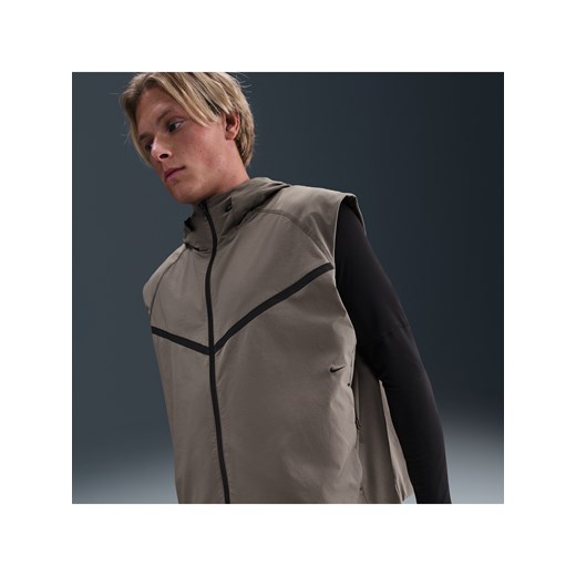 Męski bezrękawnik z tkaniny Dri-FIT Windrunner Nike Tech - Szary ze sklepu Nike poland w kategorii Kamizelki męskie - zdjęcie 185795641