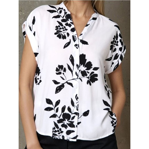 Sinsay - Wiskozowa koszula z krótkim rękawem w kwiaty - wielobarwny ze sklepu Sinsay w kategorii Koszule damskie - zdjęcie 185804041