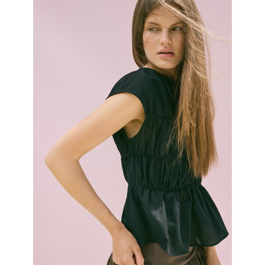 Reserved - Marszczona bluzka z domieszką lnu - czarny ze sklepu Reserved w kategorii Bluzki damskie - zdjęcie 185805211