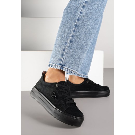 Czarne Zamszowe Sneakersy na Grubej Podeszwie z Metaliczną Ozdobą Messle ze sklepu born2be.pl w kategorii Buty sportowe damskie - zdjęcie 185808223