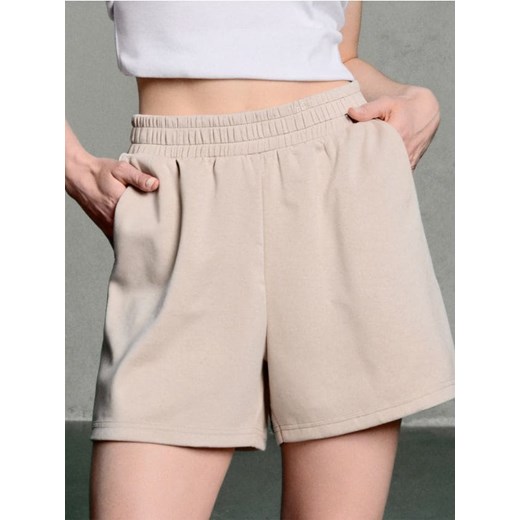 Sinsay - Szorty dresowe soft touch - beżowy ze sklepu Sinsay w kategorii Szorty - zdjęcie 185811930