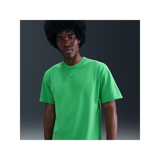 T-shirt męski Nike Sportswear Premium Essentials - Zieleń ze sklepu Nike poland w kategorii T-shirty męskie - zdjęcie 185819254