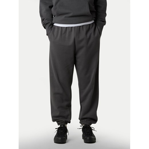 The North Face Spodnie dresowe Expedition Celebration NF0A8E3E Szary Relaxed Fit ze sklepu MODIVO w kategorii Spodnie męskie - zdjęcie 185833741