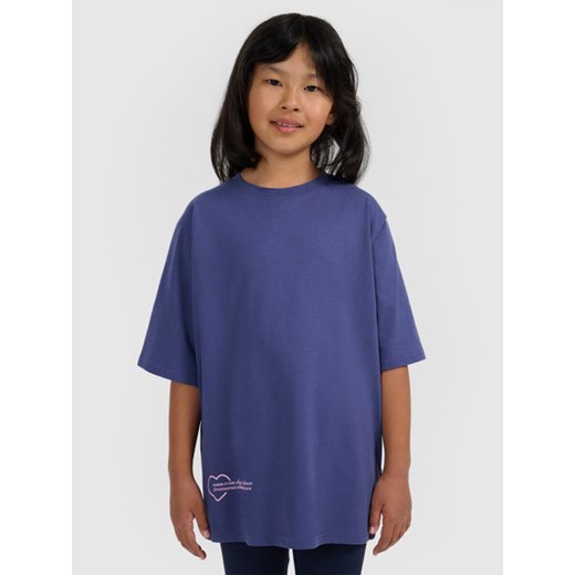 Dziewczęcy t-shirt oversize z nadrukiem 4F 4FJRAW25TTSHF3187 - granatowy ze sklepu Sportstylestory.com w kategorii Bluzki dziewczęce - zdjęcie 185837531