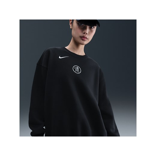 Damska piłkarska bluza dresowa z półokrągłym dekoltem o kroju oversize Nike Total 90 Chelsea F.C. Phoenix Fleece (wersja trzecia) - Czerń ze sklepu Nike poland w kategorii Bluzy damskie - zdjęcie 185841571