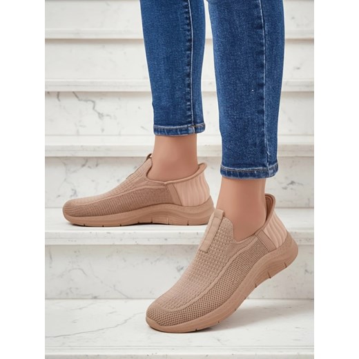 Damskie buty slip on Selene Beżowe – wygodne sneakersy na płaskim obcasie ze sklepu royalfashion.pl w kategorii Buty sportowe damskie - zdjęcie 185844943