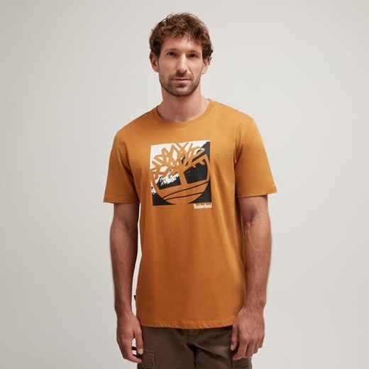 TIMBERLAND T-SHIRT LOGO GRAPHIC SHORT SLEEVE TEE ze sklepu Timberland w kategorii T-shirty męskie - zdjęcie 185847063
